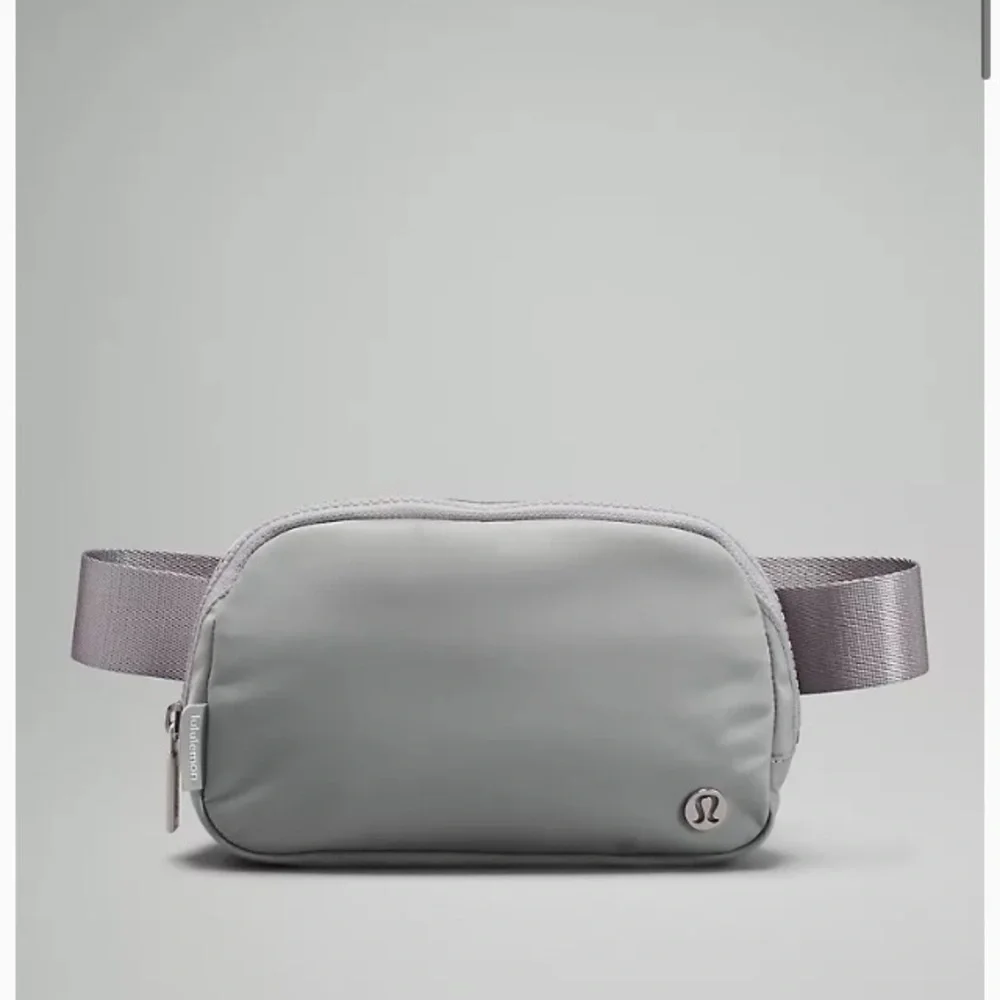Lululemon Everywhere Belt Bag Silver Drop 1L Outdoors Fitness Travel Hiking Walk